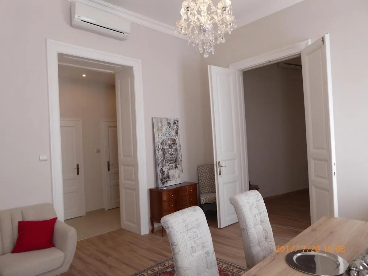 Buda Castle -Shiny 3 Bedrooms 布达佩斯 公寓
