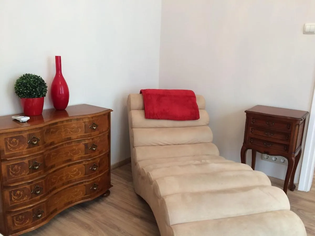 Buda Castle -Shiny 3 Bedrooms Budapest 0*,  Hungría